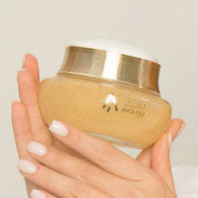 Avologi Pro Collagen Cleavage Decolletage Balm